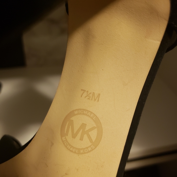 Michael Kors Stiletto heels w/elastic ankle strap - Picture 3 of 5